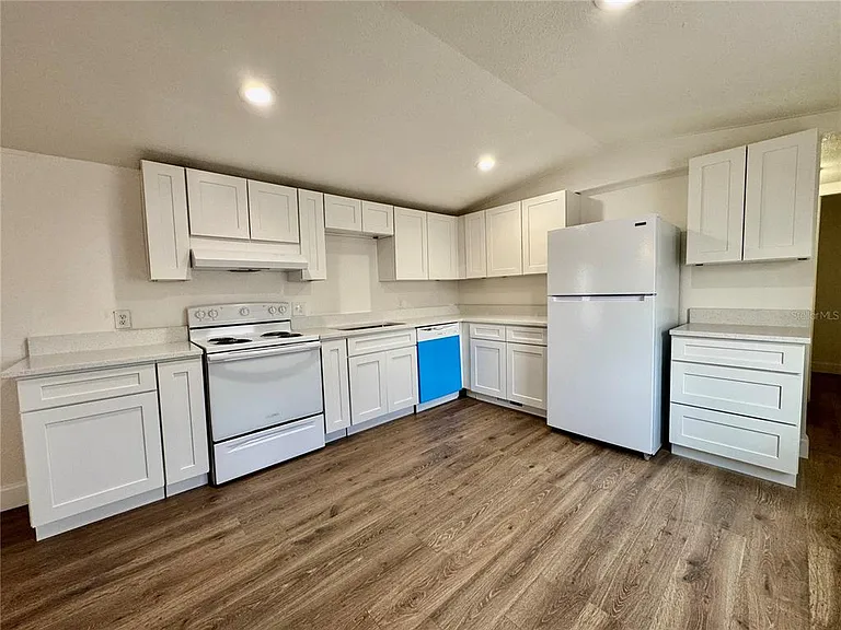 112 Laureti Ln — Photo 1