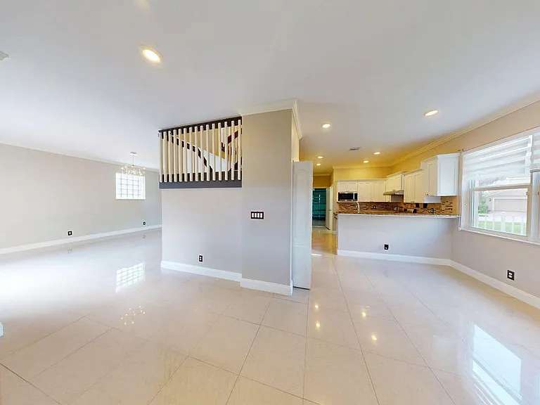 113 Canterbury Pl — Photo 3