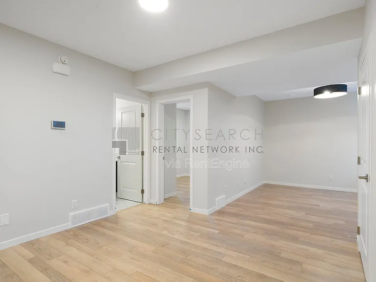 31 Royston Ter NW — Photo 8