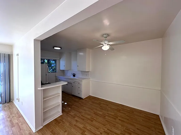 5748 Hazeltine Ave. — Photo 9