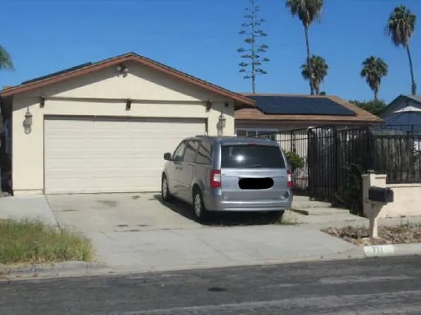 711 Flora Dr, Oceanside, CA 92057