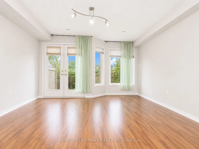 5 Coburg Cres — Photo 13
