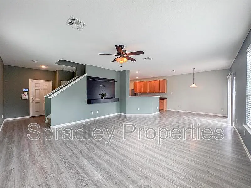 3 bed, 3.0 bath, 1840 sqft, $1,725 — Photo 2