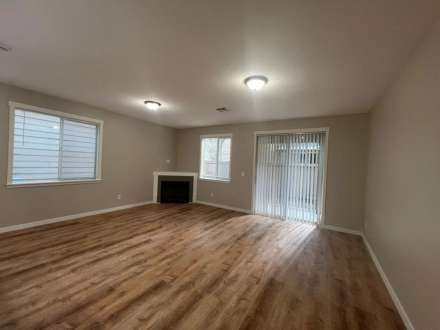 Recently Renovated! Spacious 3 Bedroom Home with Fenced Yard, Patio, and 2-Car Garage With Move I... — Photo 4