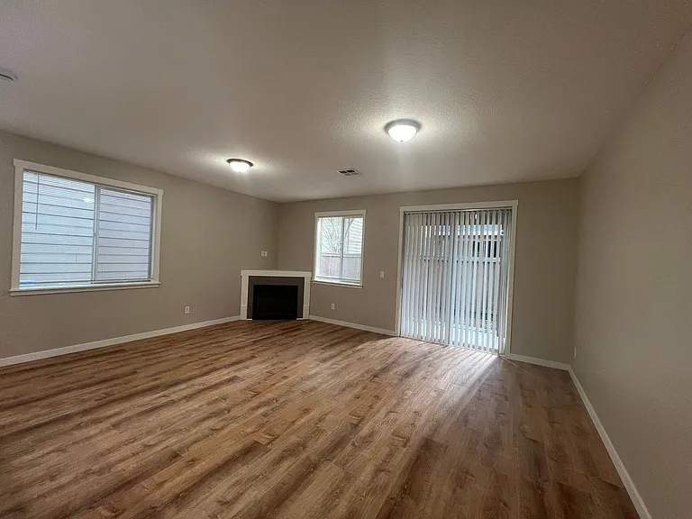 2641 NE 130th Ct — Photo 4