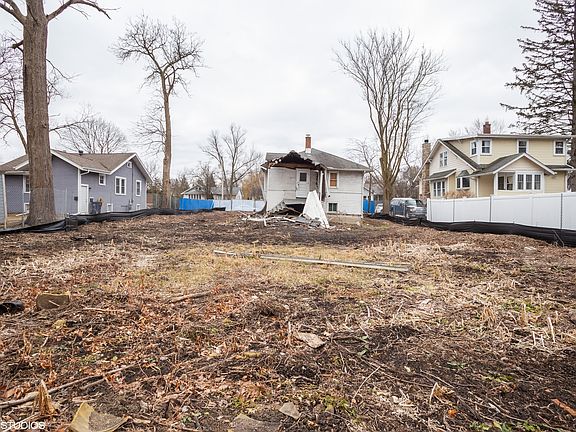 5th image of 324 W Eugenia St
