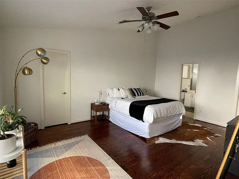 2918 Commerce St — Photo 15