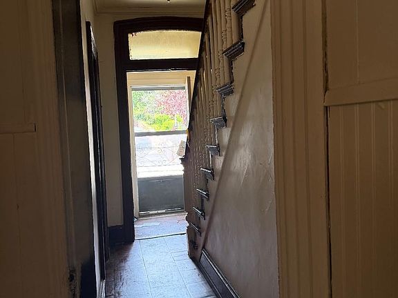 5th image of 514 E High St