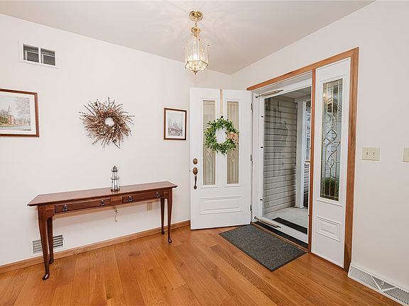 3rd image of 436 Forest Ridge Rd