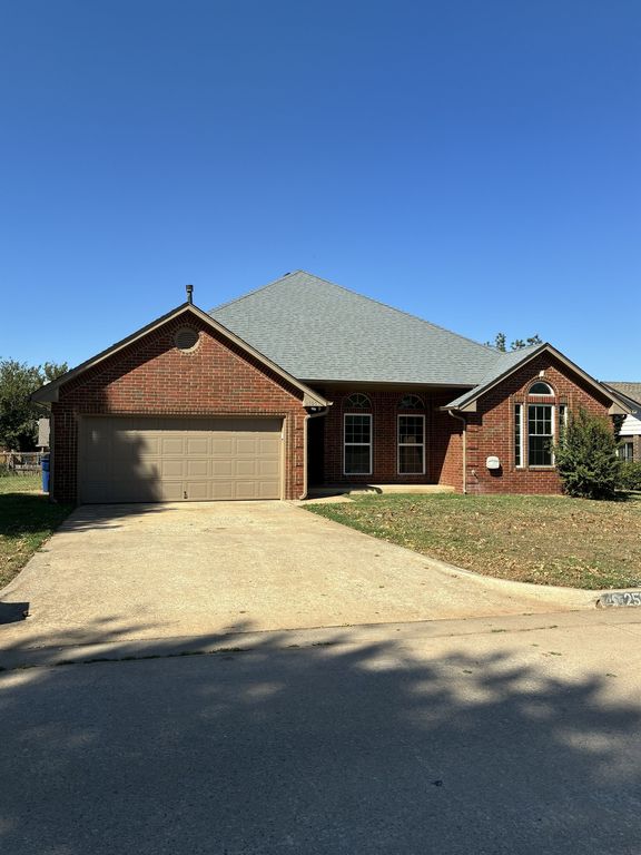 2500 Southlawn Dr - Property Image