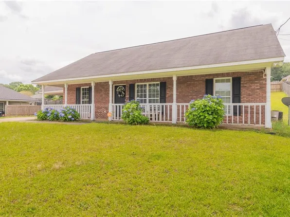 25 Redwood Dr, Phenix City, AL 36869