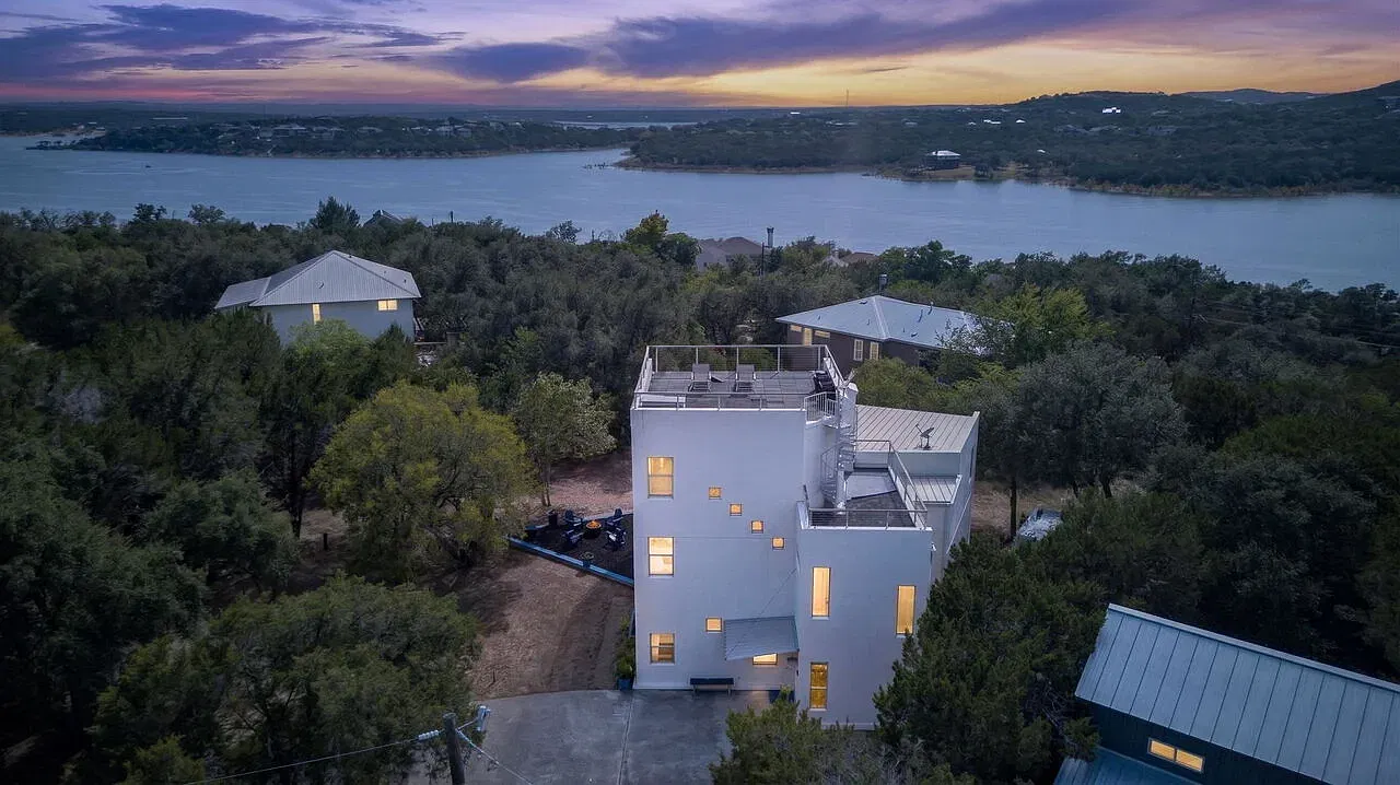 4 bed, 3600 sqft, $7,000 — Photo 4