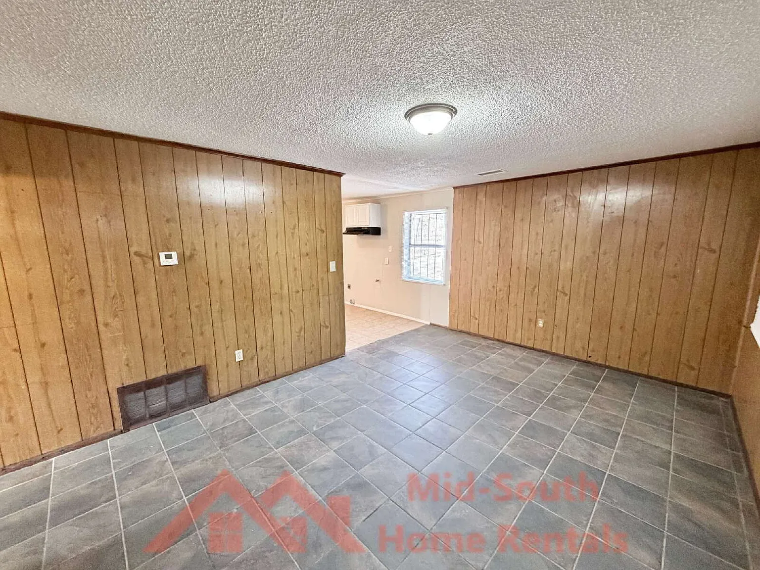 3 bed, 1.0 bath, 900 sqft, $795 — Photo 4