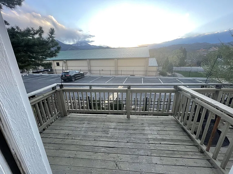 556 Winnie Way — Photo 11