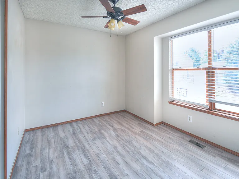 2540 Lyncrest Dr — Photo 14