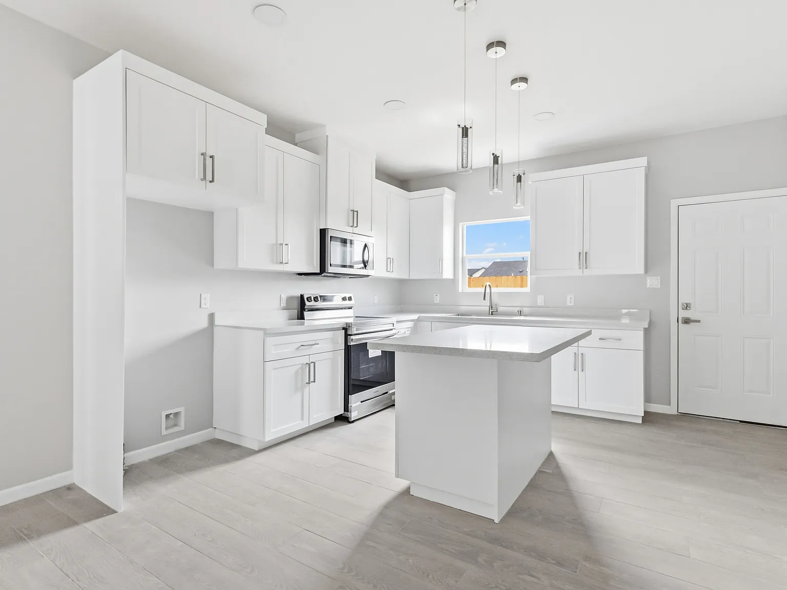 3 bed, 1167 sqft, $1,350 — Photo 2