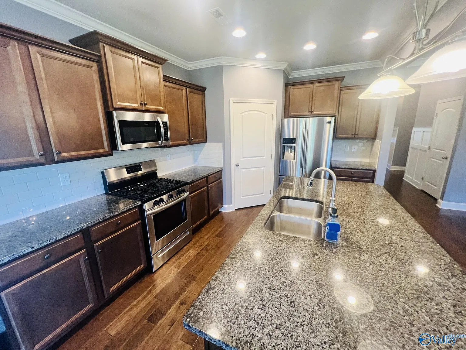 4 bed, 3.0 bath, 2167 sqft, $2,245 — Photo 4