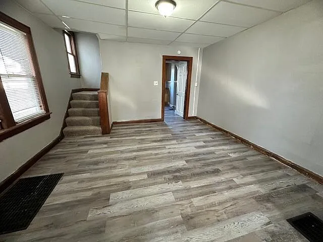 3 bed, 1.0 bath, 2352 sqft, $1,300 — Photo 2