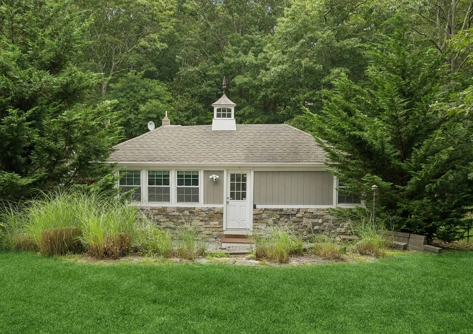 Hampton Bays Cottage — Photo 1