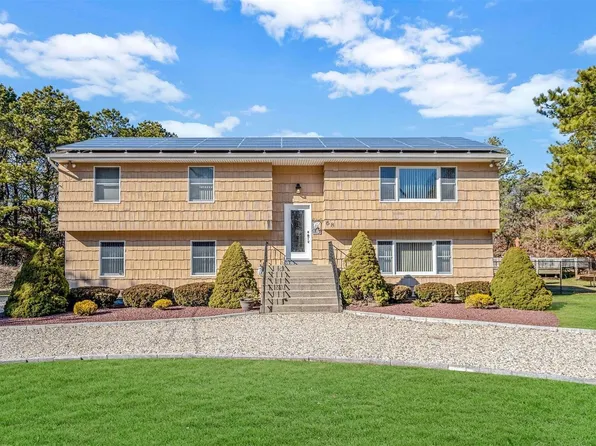 68 Halsey Manor Road, Manorville, NY 11949