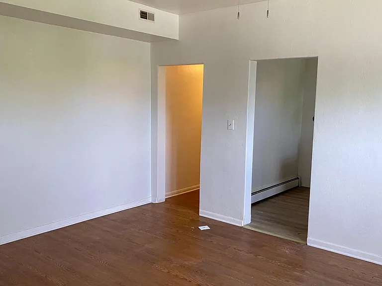 1834 E 101st St #5 — Photo 7