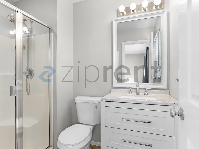2478 NE Iverson Ln — Photo 12