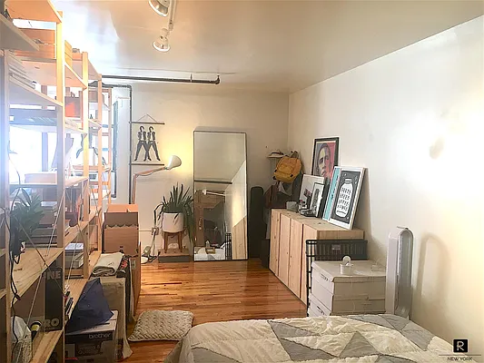 Rented by R New York | media 69