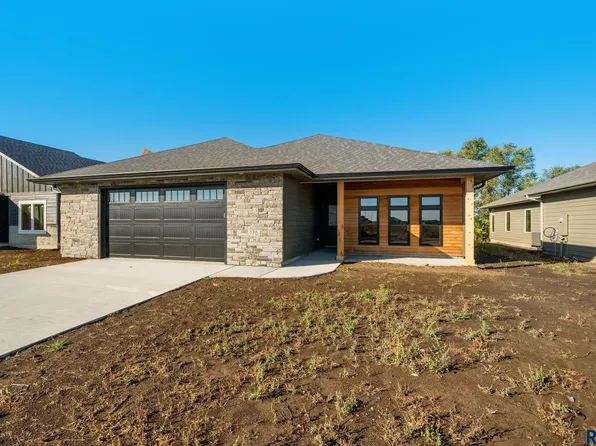 175 Thelma Ave, Harrisburg, SD 57032