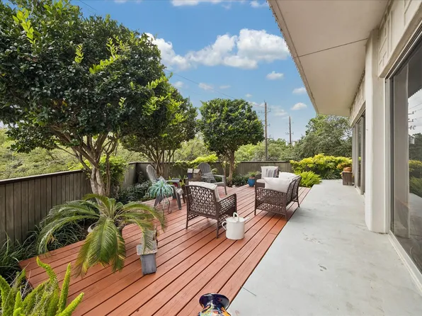 5050 Woodway Dr APT 2F, Houston, TX 77056