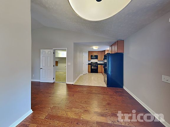 5th image of 414 River Point Dr