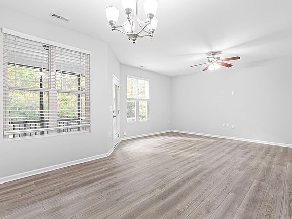 5th image of 313 Durants Neck Ln