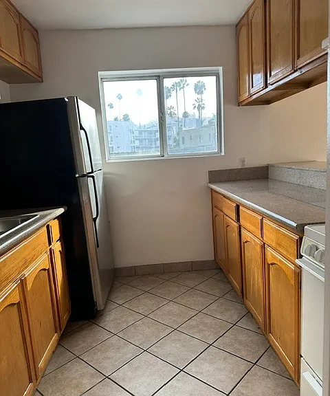 1762 Tamarind Ave #204 — Photo 4