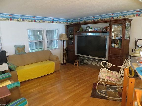 4th image of 265 Shoreland Dr