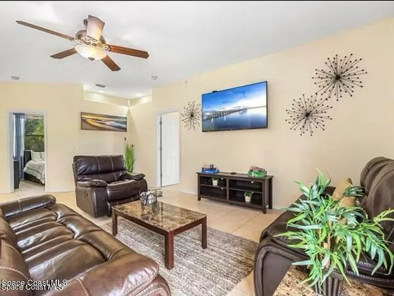 463 Eldron Blvd NE — Photo 10