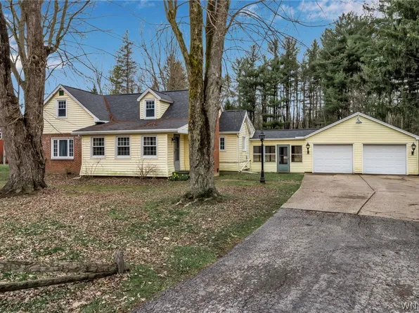 9027 Akron Rd, Akron, NY 14001