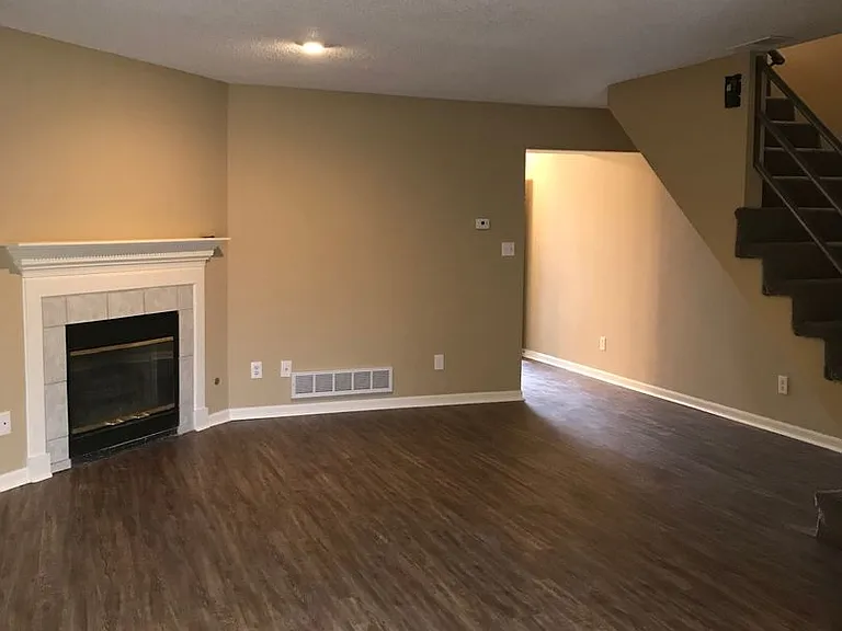 4601 NE Whispering Winds Dr — Photo 2