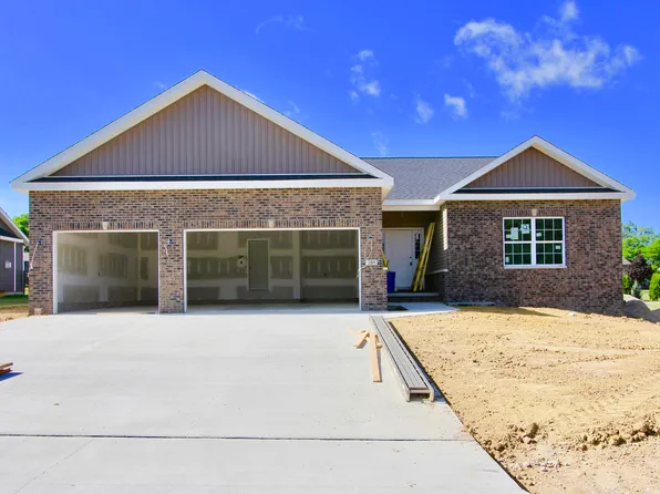 201 Saddlerock Dr, Washington, IL 61571