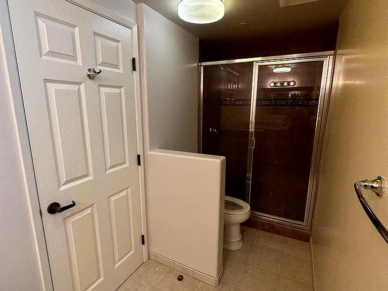 810 Bond Ave #C — Photo 12