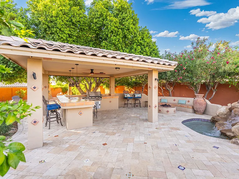 372 W Amoroso Dr — Photo 133