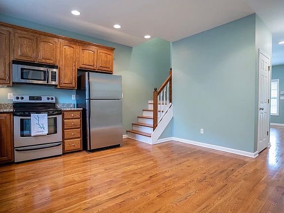2nd image of 303 Port Laz Ln