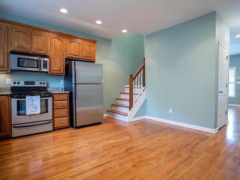 303 Port Laz Ln — Photo 2