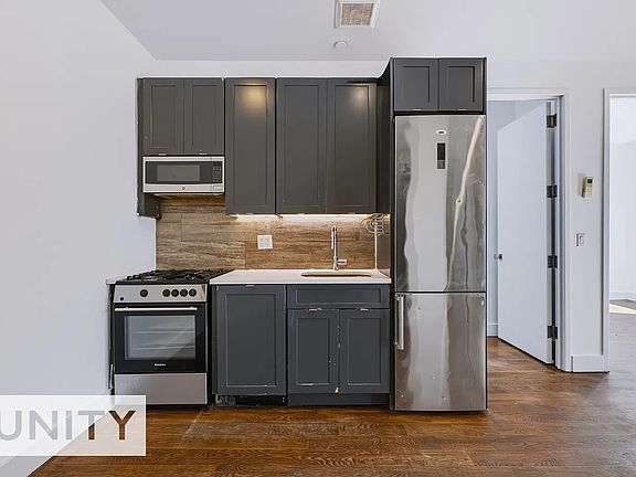 3rd image of 131 Tompkins Ave #3R