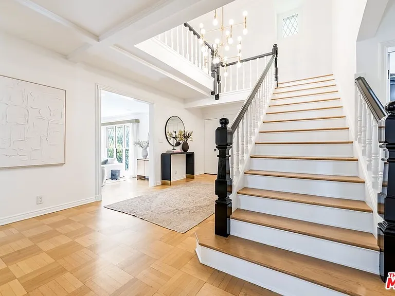 628 N Sierra Dr — Photo 11