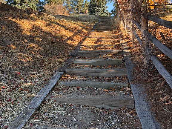 Public hiking path