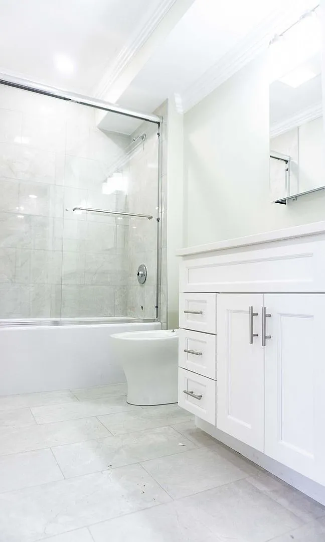 Charming 2 Bedroom -No Broker Fees — Photo 3