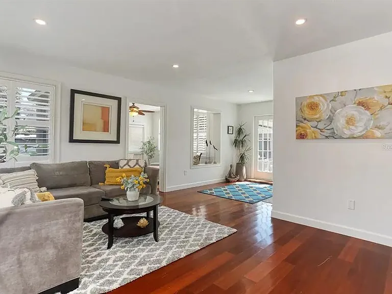 4014 W Palmira Ave — Photo 8