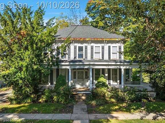 2nd image of 240 Riley St