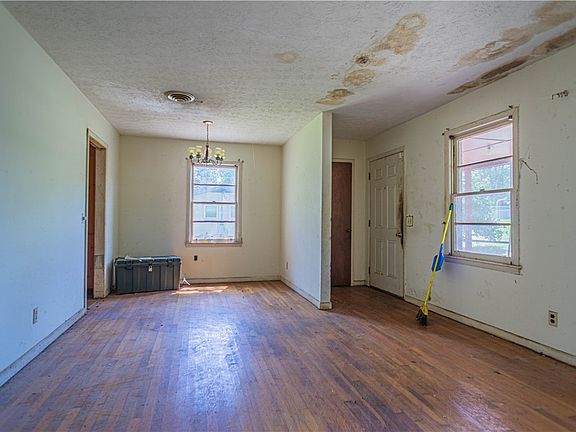 2nd image of 2109 Stone St