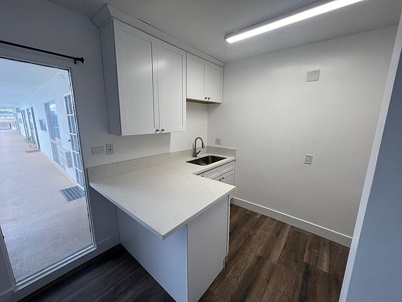5th image of 18346 Collins St #18