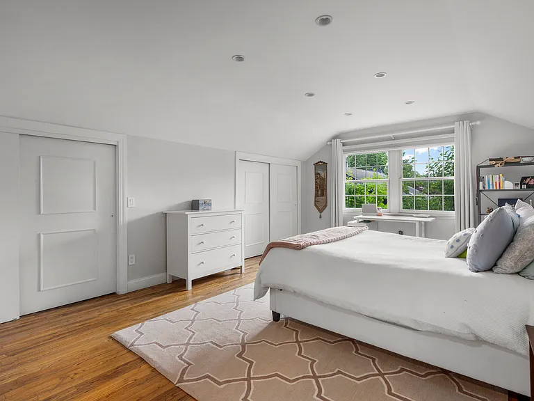 341 Orienta Ave — Photo 24